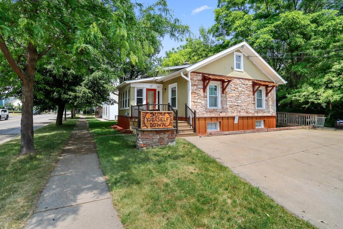 Newly Renovated - Private Home In The Heart Of Downtown Lake Geneva - Dog Friendly - Secluded Back Deck Exterior photo